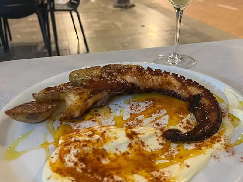 Pulpo a la plancha en nuestro restaurante en Huelva